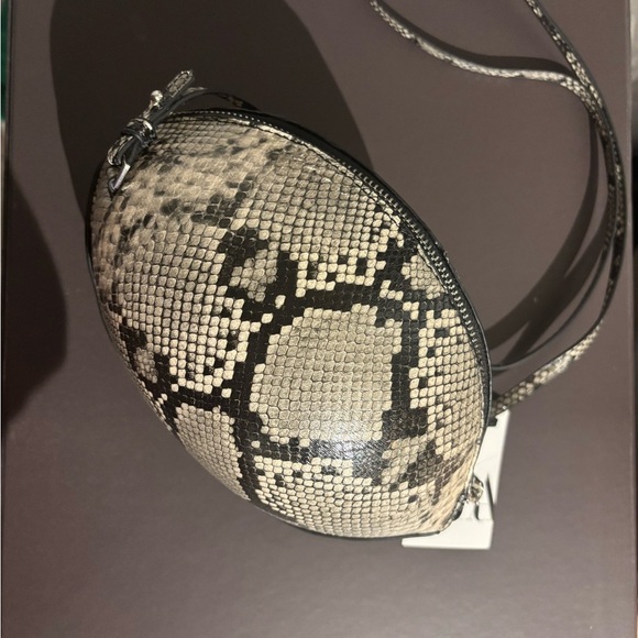 Brand New Zara Oval Crossbody – Animal Print Chic - Picture 7 of 8